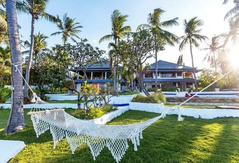リゾートホテル Kanna Seafront Estate Tulamben