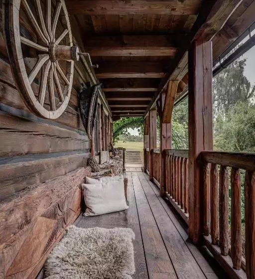 Resort Silverstone Living