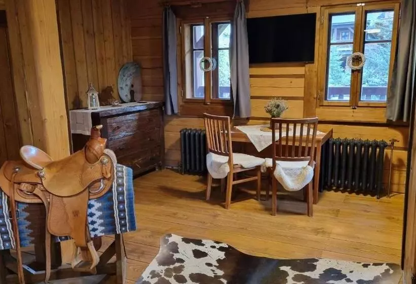 Resort Silverstone Living