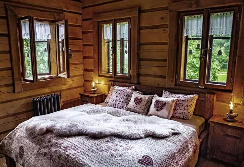 Resort Silverstone Living