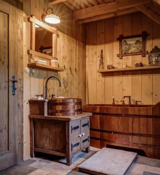 Resort Silverstone Living