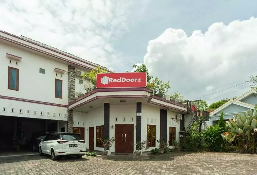 Hotelli Reddoorz Syariah @ Jalan Panglima Polim Lampung