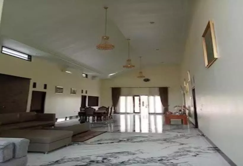 ホテル Express O 91708 Rumah Sriwijaya 12a Syariah