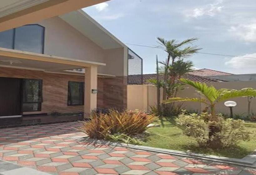 Hotel Express O 91708 Rumah Sriwijaya 12a Syariah