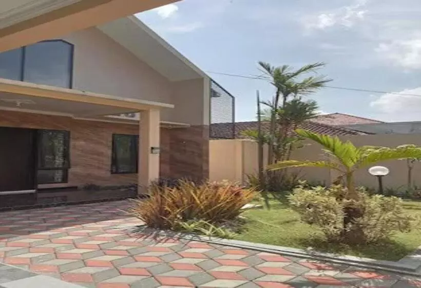 ホテル Express O 91708 Rumah Sriwijaya 12a Syariah