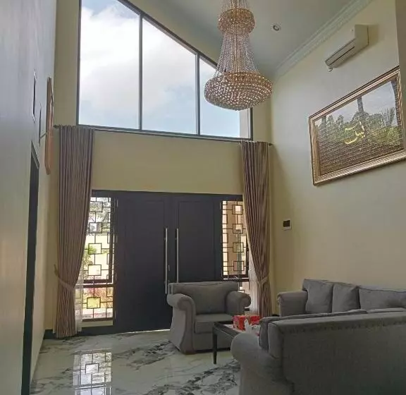 ホテル Express O 91708 Rumah Sriwijaya 12a Syariah