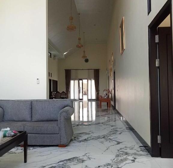 Hotel Express O 91708 Rumah Sriwijaya 12a Syariah