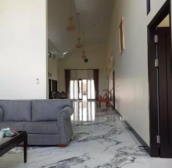 ホテル Express O 91708 Rumah Sriwijaya 12a Syariah