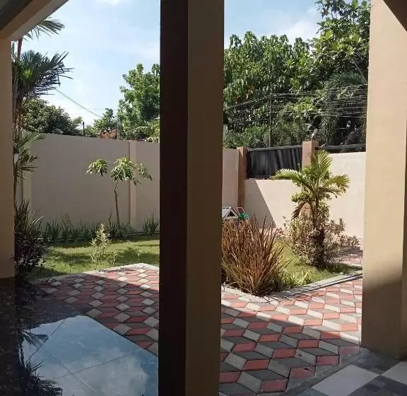 ホテル Express O 91708 Rumah Sriwijaya 12a Syariah