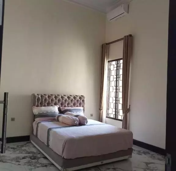 ホテル Express O 91708 Rumah Sriwijaya 12a Syariah