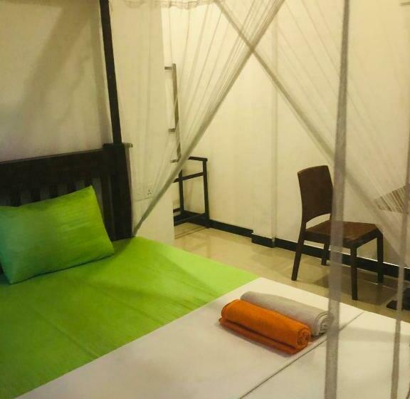 בית מלון כפרי Osii Boutique Villa Unawatuna