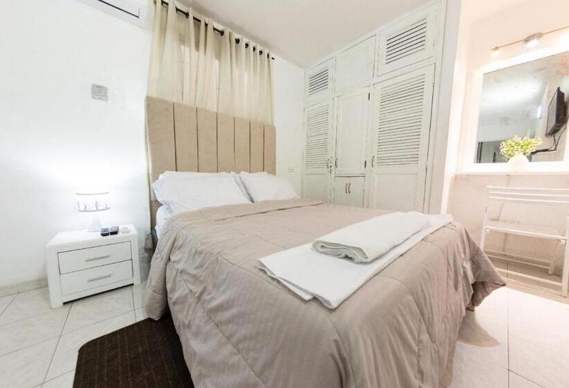 پانسیون Hostal Casa Dandy