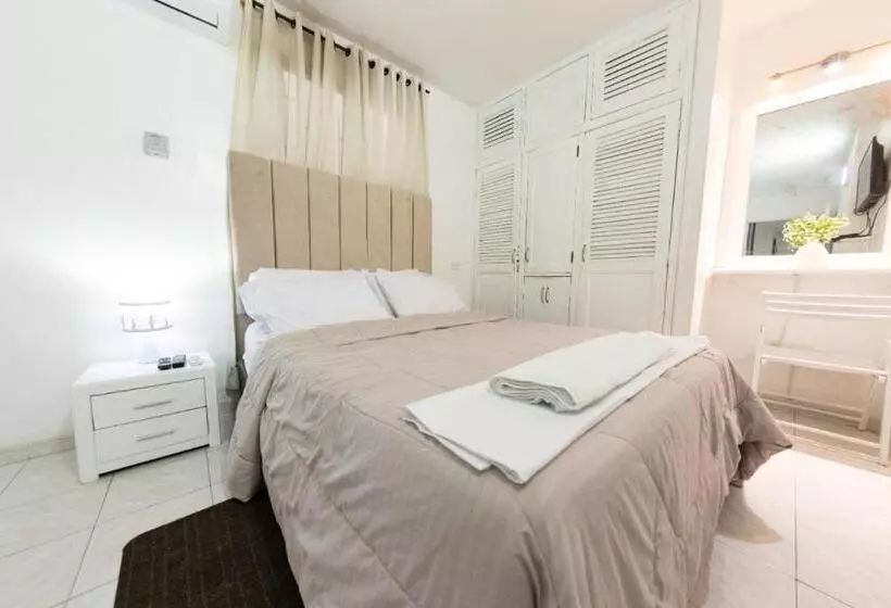 پانسیون Hostal Casa Dandy