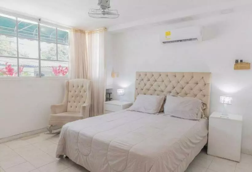 پانسیون Hostal Casa Dandy