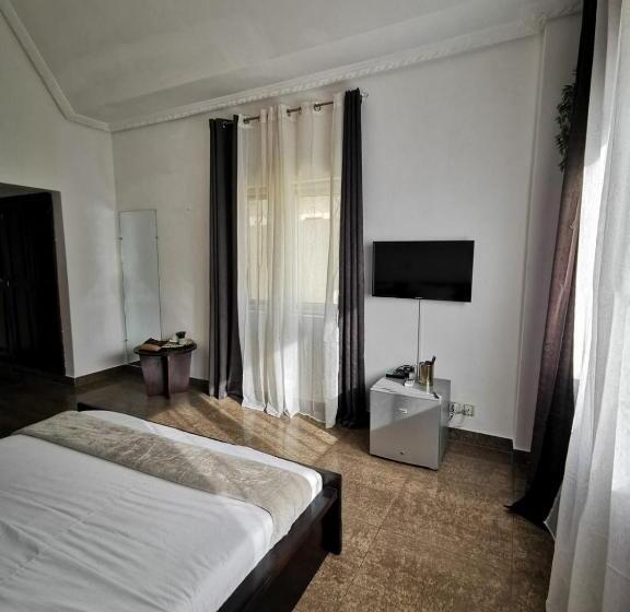 پانسیون L Address