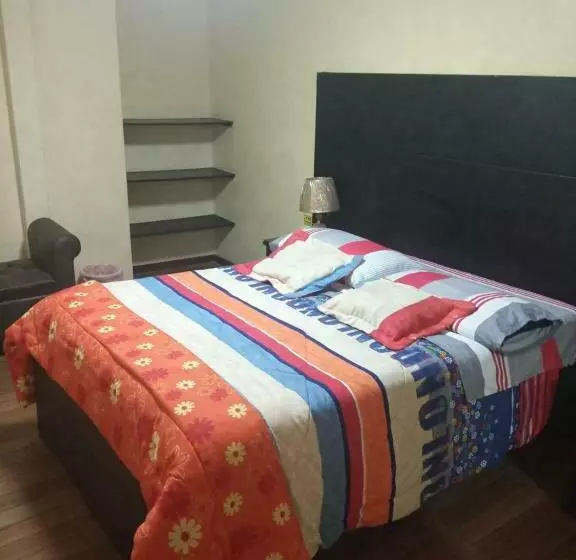 ペンション Hostal Española