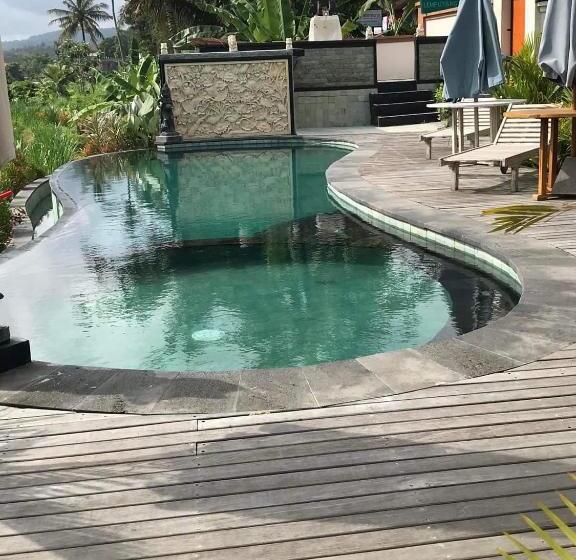 펜션 The Green Ujung Villa