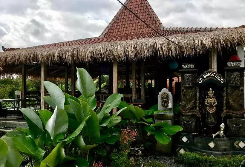 Majatalo The Green Ujung Villa