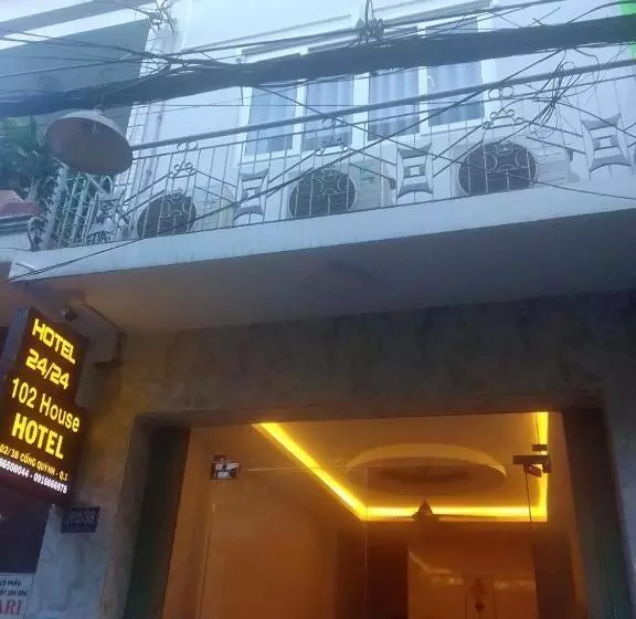 هتل 102 House