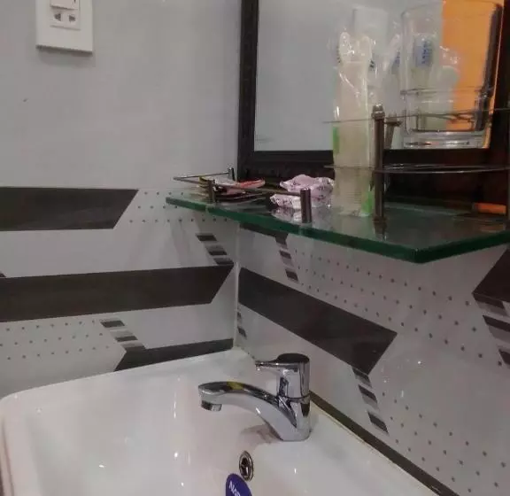 هتل 102 House