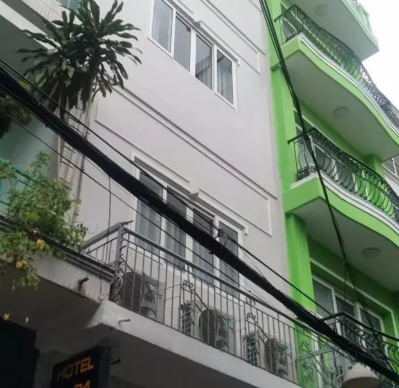 هتل 102 House
