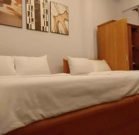 هتل 102 House