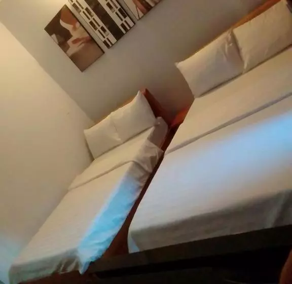 هتل 102 House
