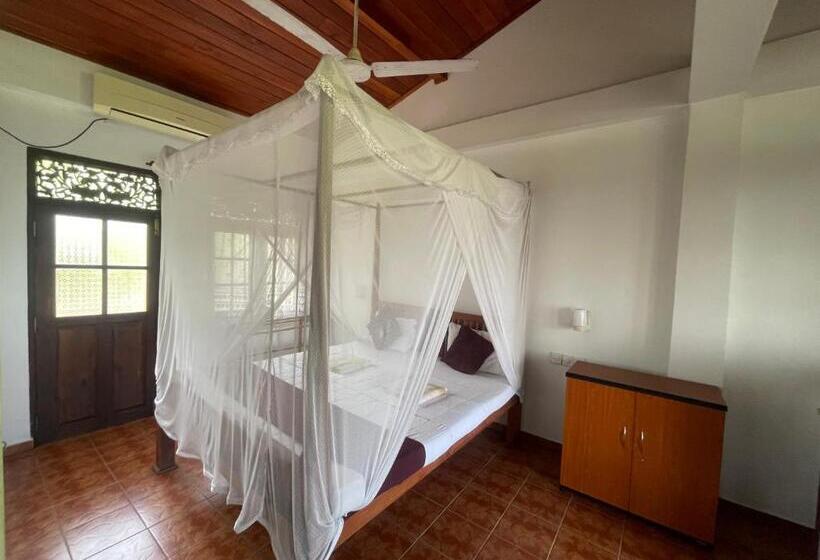 Serendipity Beach Hotel Unawatuna