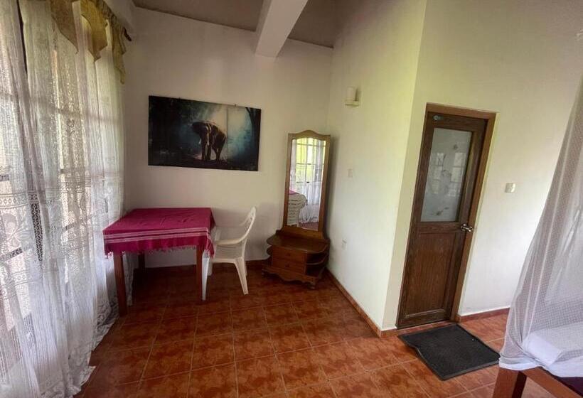 Serendipity Beach Hotel Unawatuna