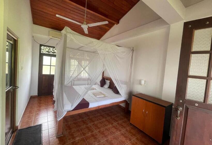 Serendipity Beach Hotel Unawatuna