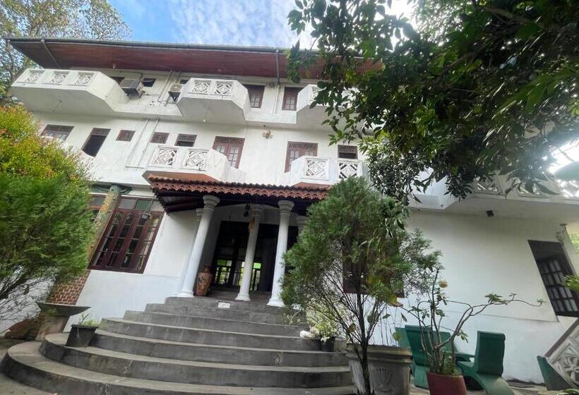 Serendipity Beach Hotel Unawatuna