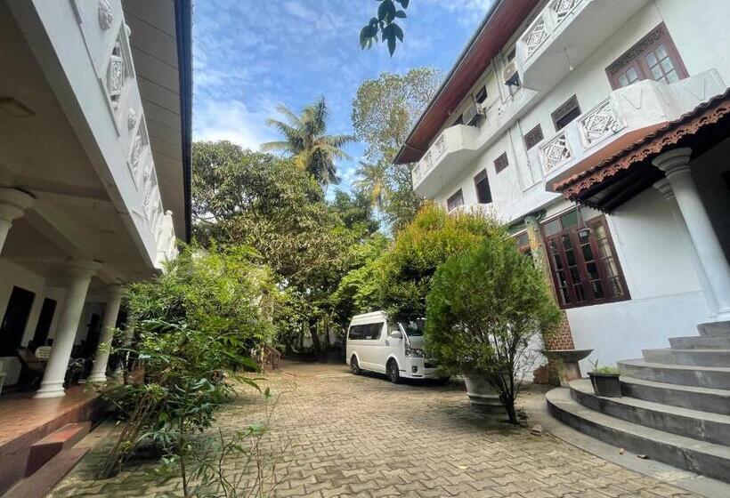 Serendipity Beach Hotel Unawatuna