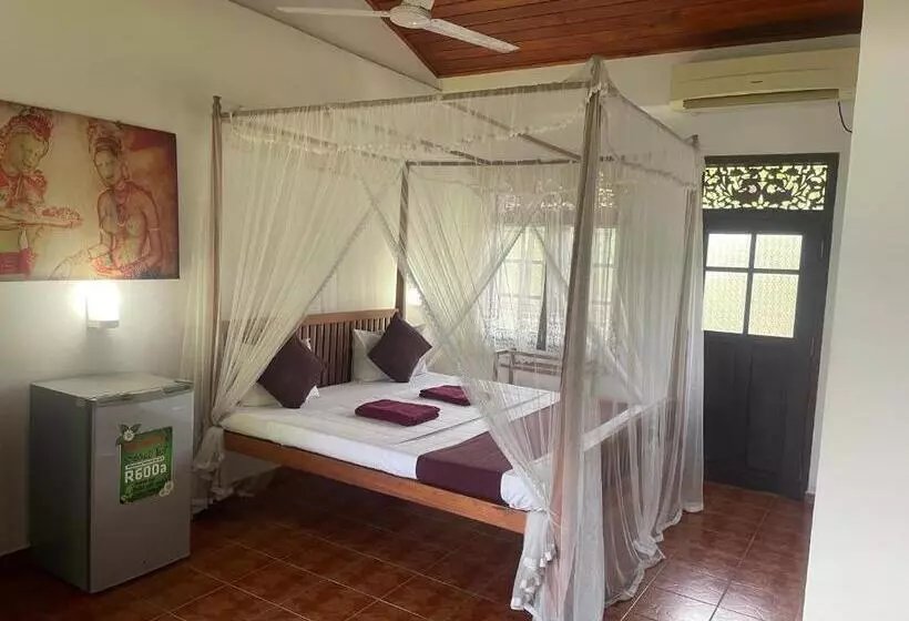Serendipity Beach Hotel Unawatuna