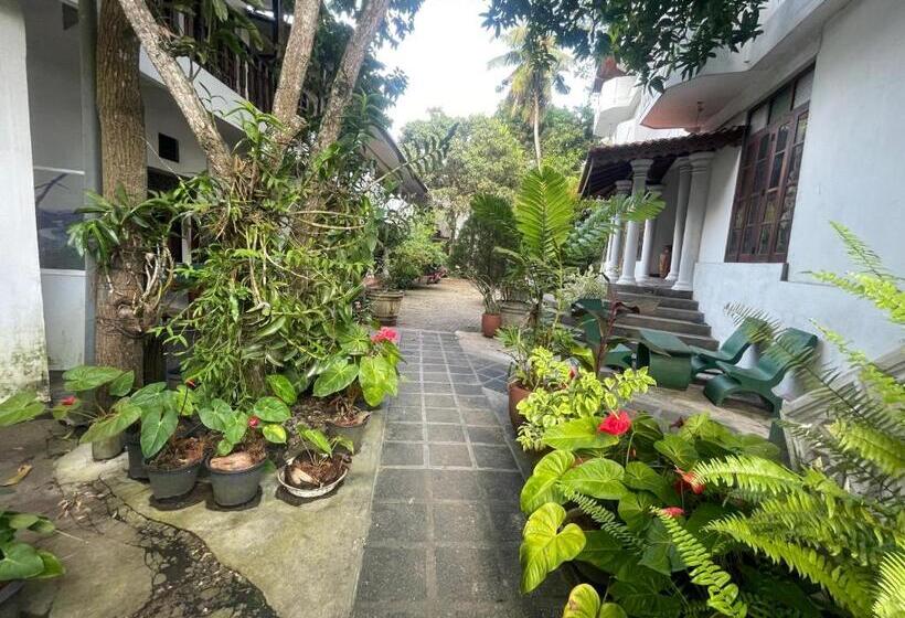 Serendipity Beach Hotel Unawatuna