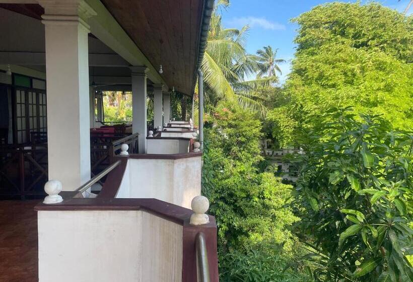 Serendipity Beach Hotel Unawatuna