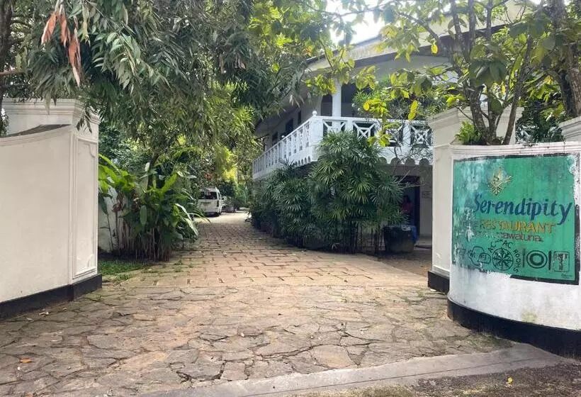 Serendipity Beach Hotel Unawatuna