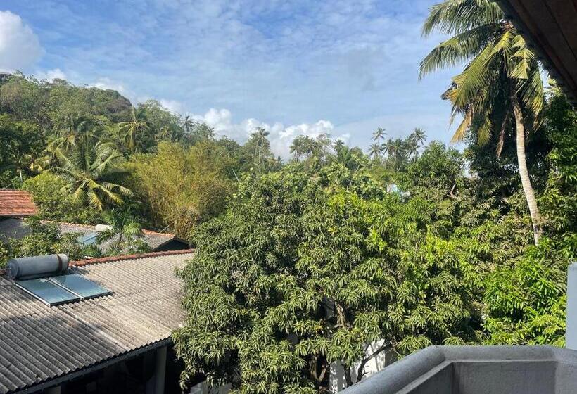 Serendipity Beach Hotel Unawatuna