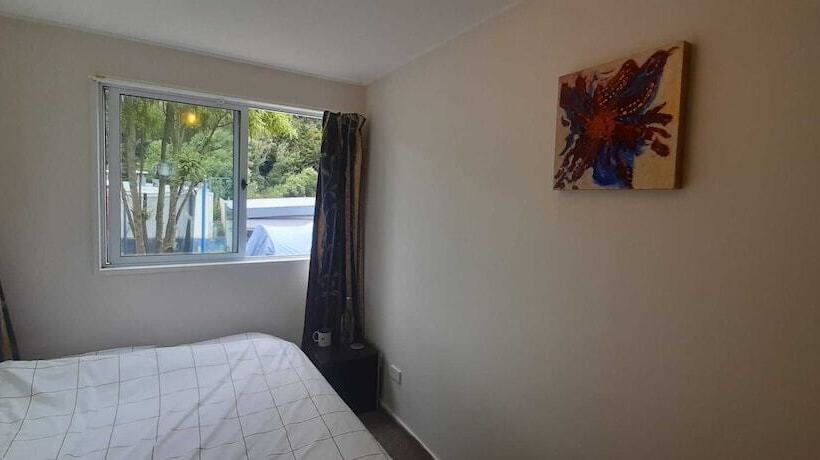 تختخواب و صبحانه Lioness Estate   Dunedin