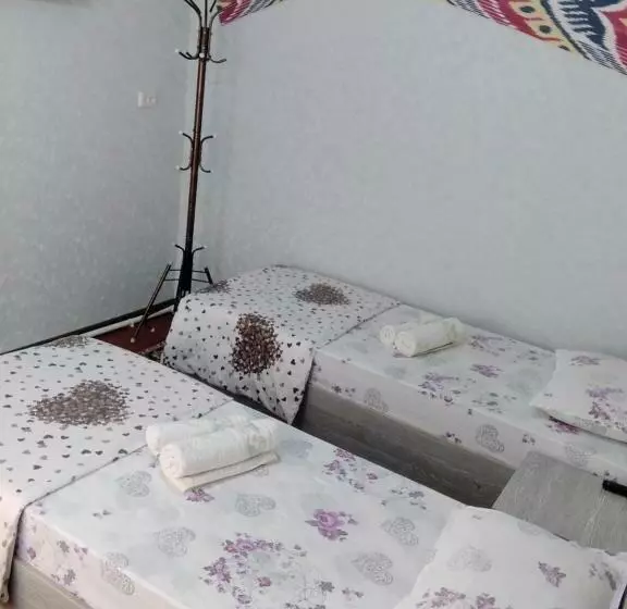 ペンション Nur Niso Guest House