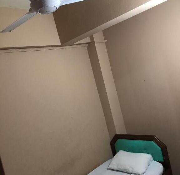 הוסטל Motel Terminal Inn