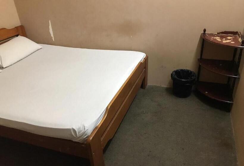 הוסטל Motel Terminal Inn