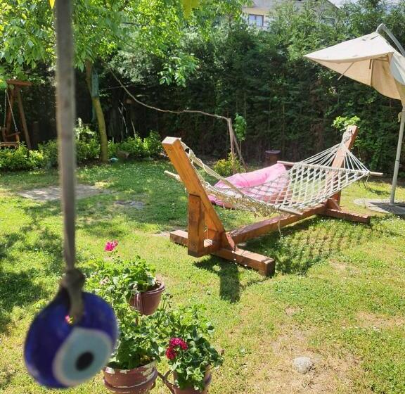 Beyazev Buti̇k Otel Maşuki̇ye