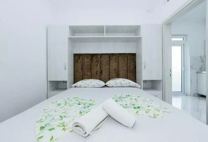 پانسیون Flori Apartments