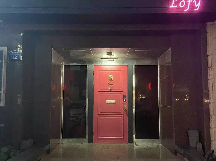 Retkeilymaja Lofy House