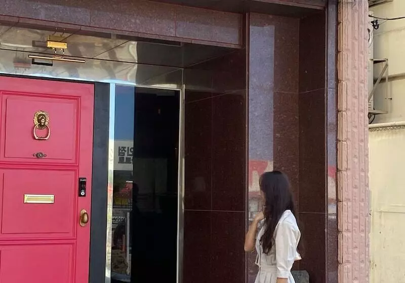 Retkeilymaja Lofy House