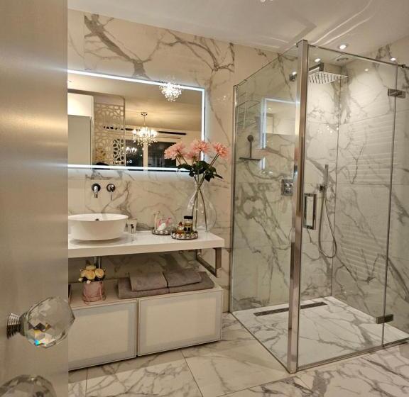 تختخواب و صبحانه Guesthouse Amberdi, Fly & Stay