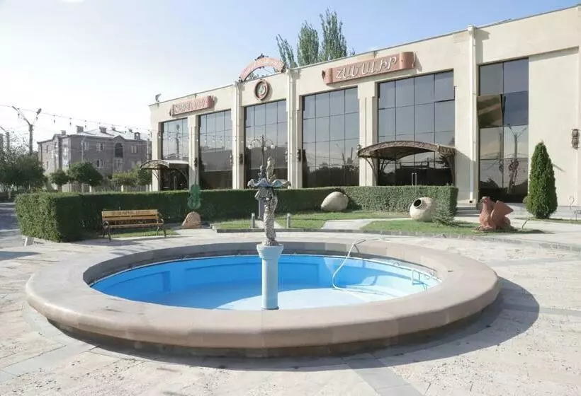 هتل Tigran Mets