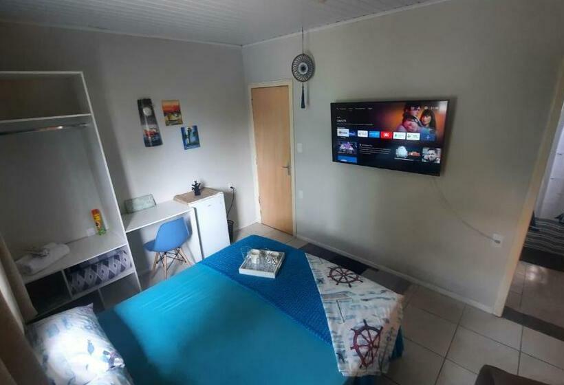 Pensão Suíte Azul Com Smarttv, Cama Queen E Banheiro Privativo