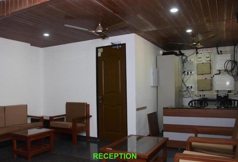 Отель Regal Panhala Residency