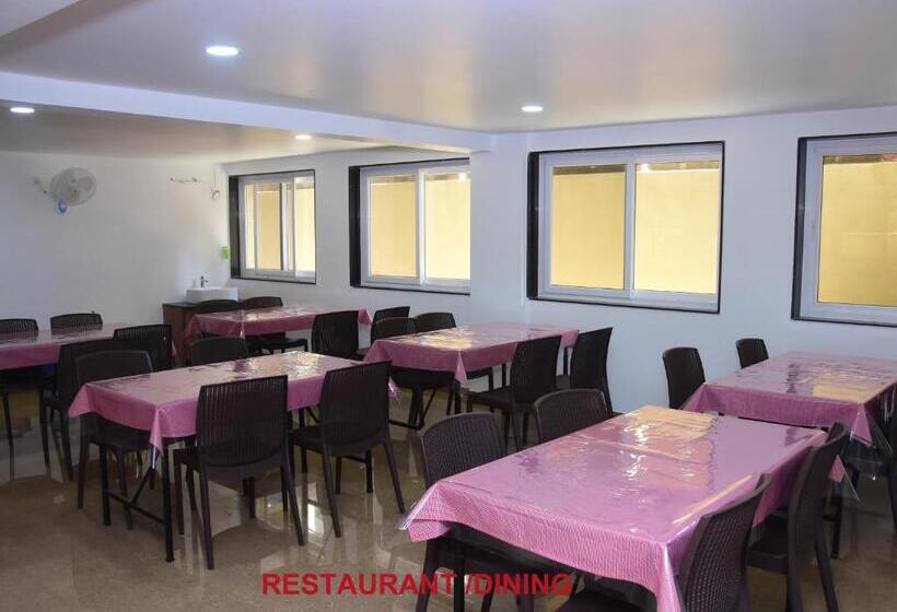 Отель Regal Panhala Residency